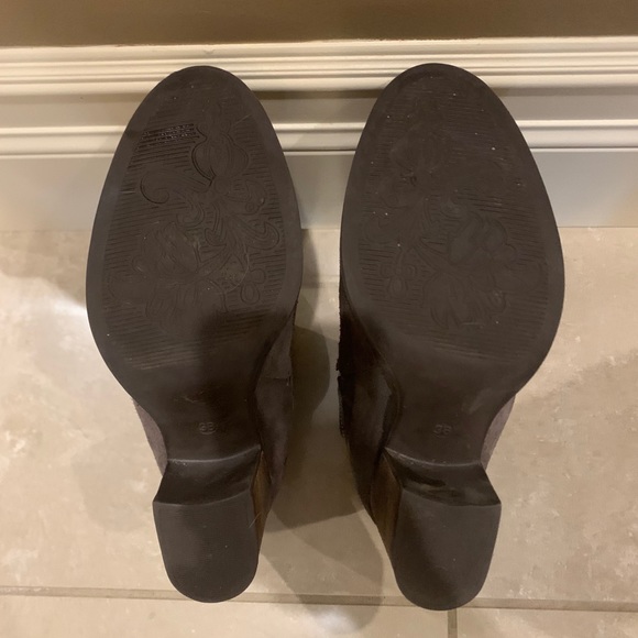 Bos and Co grey suede bootie - Picture 5 of 5